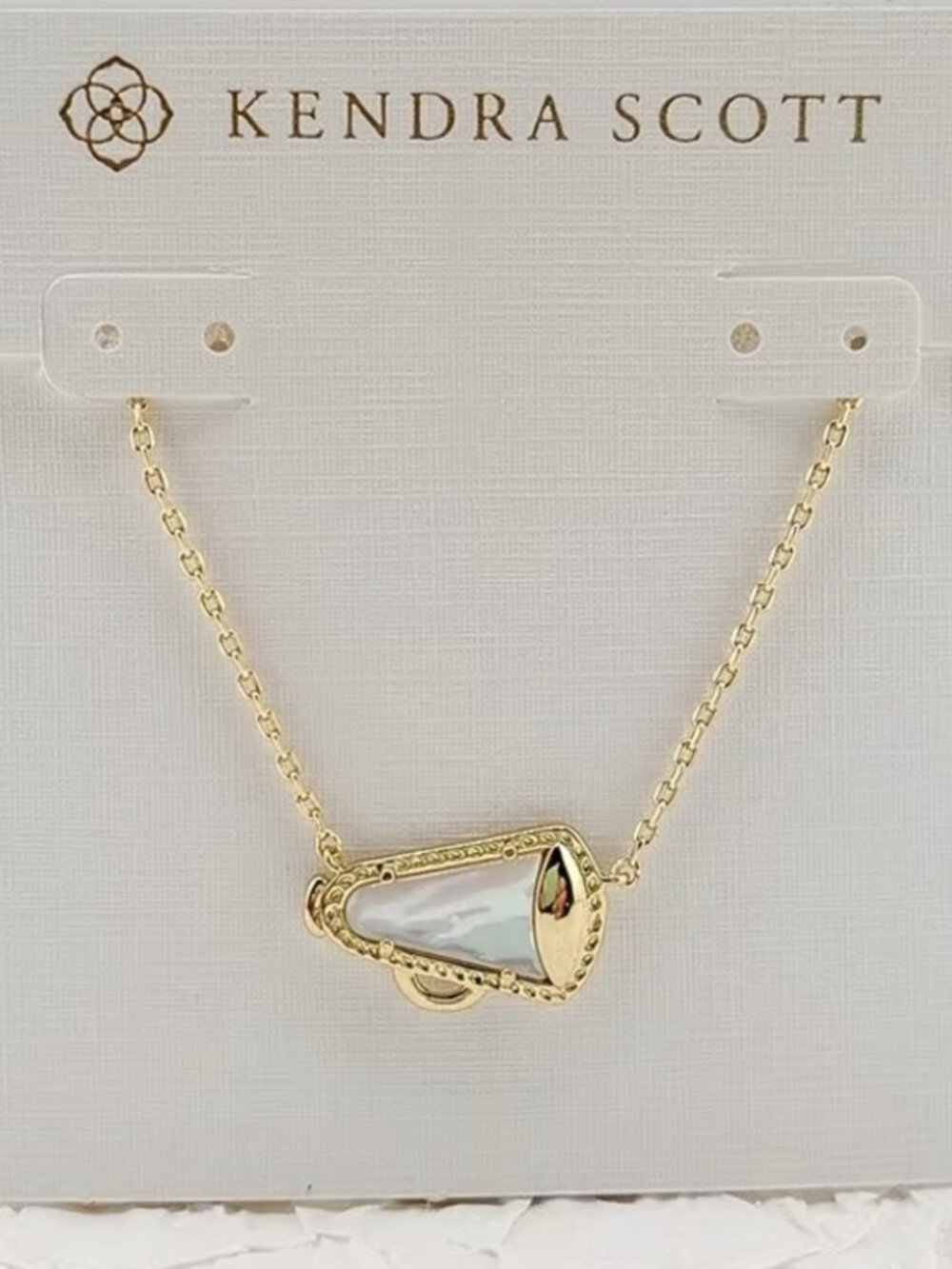 Kendra Scott Cheer Gold Short Pendant Necklace